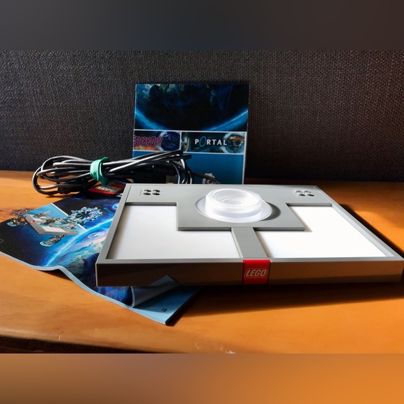 LEGO Dimensions Portal Base Poster & Building Instructions No LEGOs No Figures - Picture 3 of 11